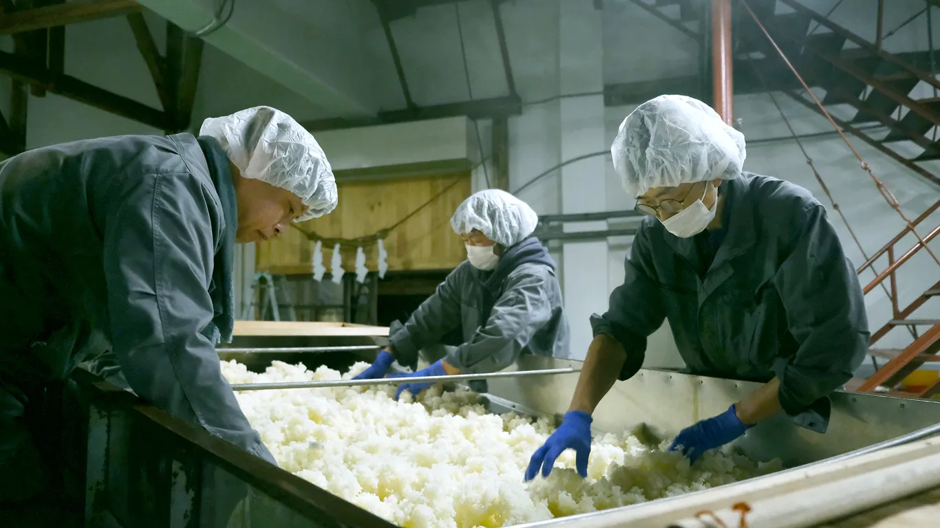 懇々と息づく<br />
伝統の技と情熱
